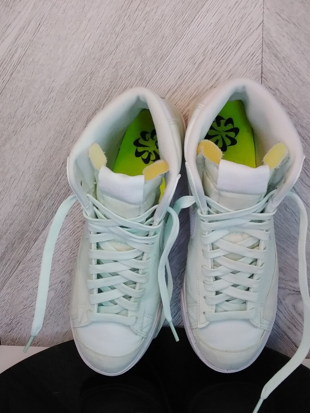 Nike Blazer Mid`77 Women's Sneakers Sz: US 8.5 Mint Green/White DQ4124-300